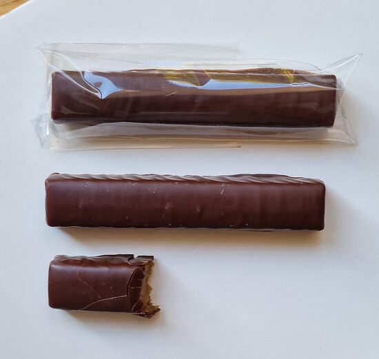 Aveņu karamele tumšajā šokolādē (25g)