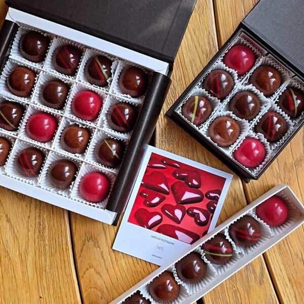 A box of 9 bonbon candies (23 Eur)